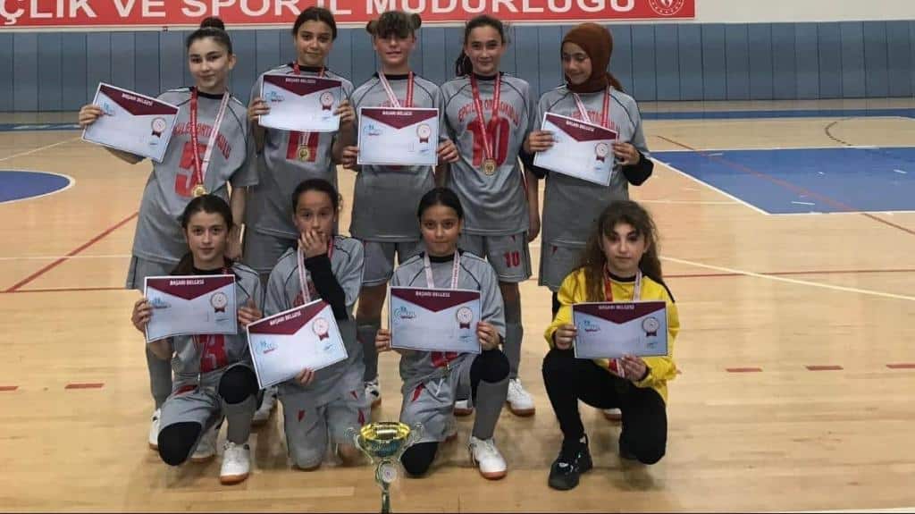 Küçük Kızlar Futsal Müsabakalarında İl Birinciliği Bizim!